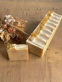 Barre de savon au lait de chèvre miel et calendula