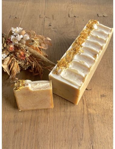 Barre de savon au lait de chèvre miel et calendula