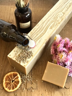 Barre de savon à la bière de Noël et au chanvre